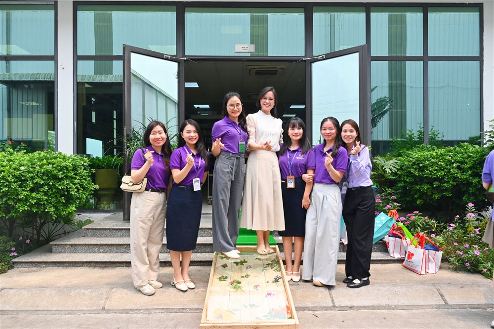 HỌC SINH GREENFIELD SCHOOL THAM QUAN NHÀ MÁY KÍNH HỒNG PHÚC