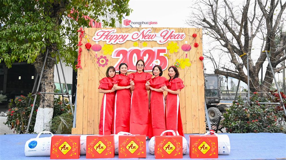 KÍNH HỒNG PHÚC TỔ CHỨC YEAR END PARTY TỔNG KẾT NĂM 2024