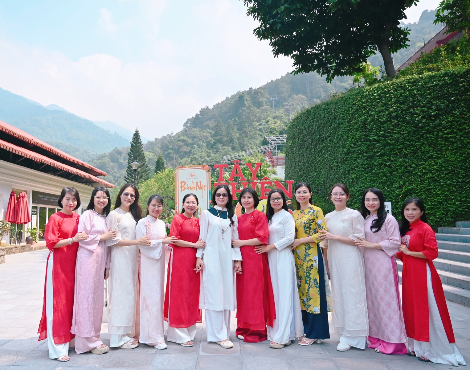 Chị em Hồng Phúc