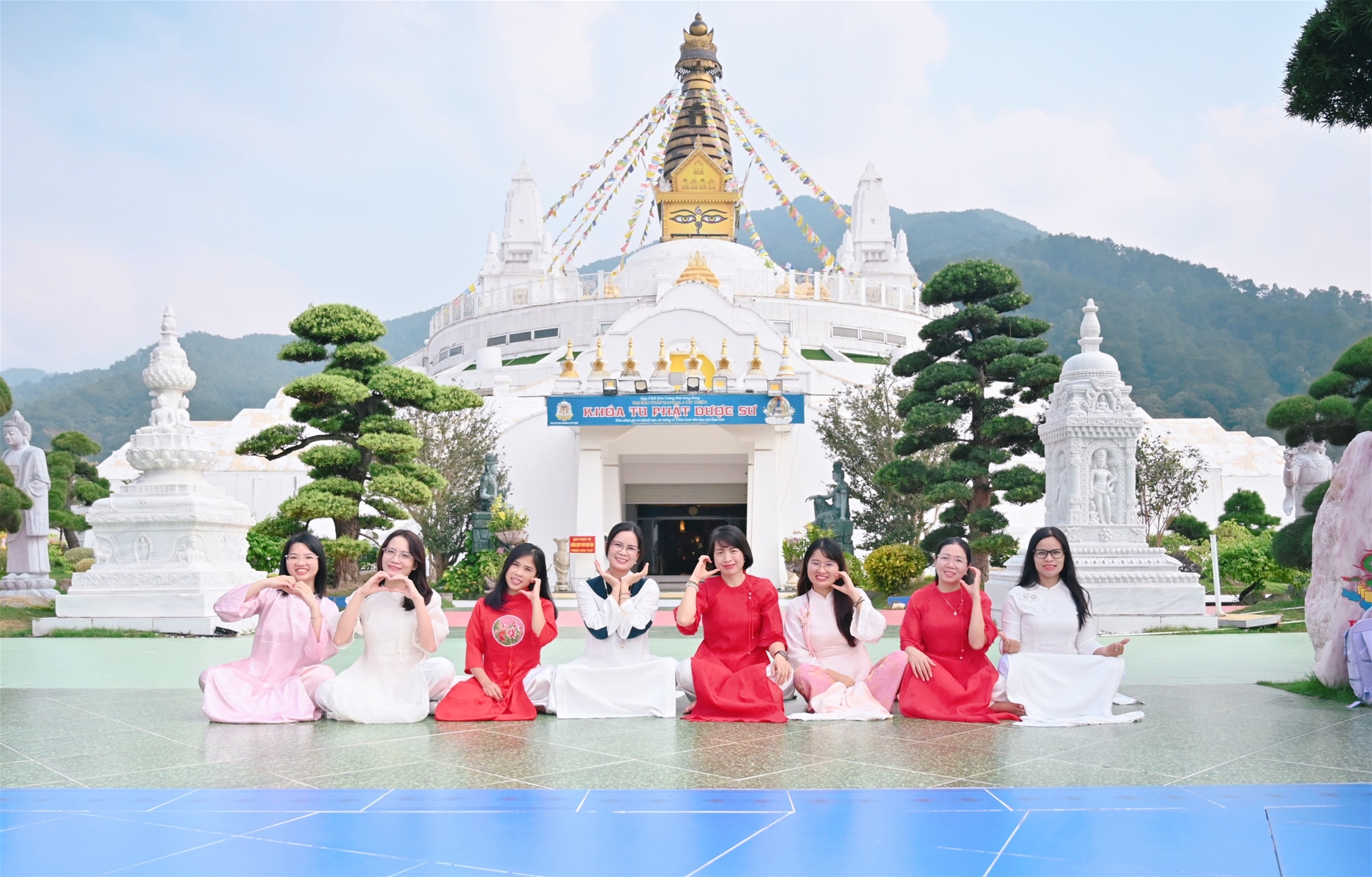 Chị em gái Hồng Phúc