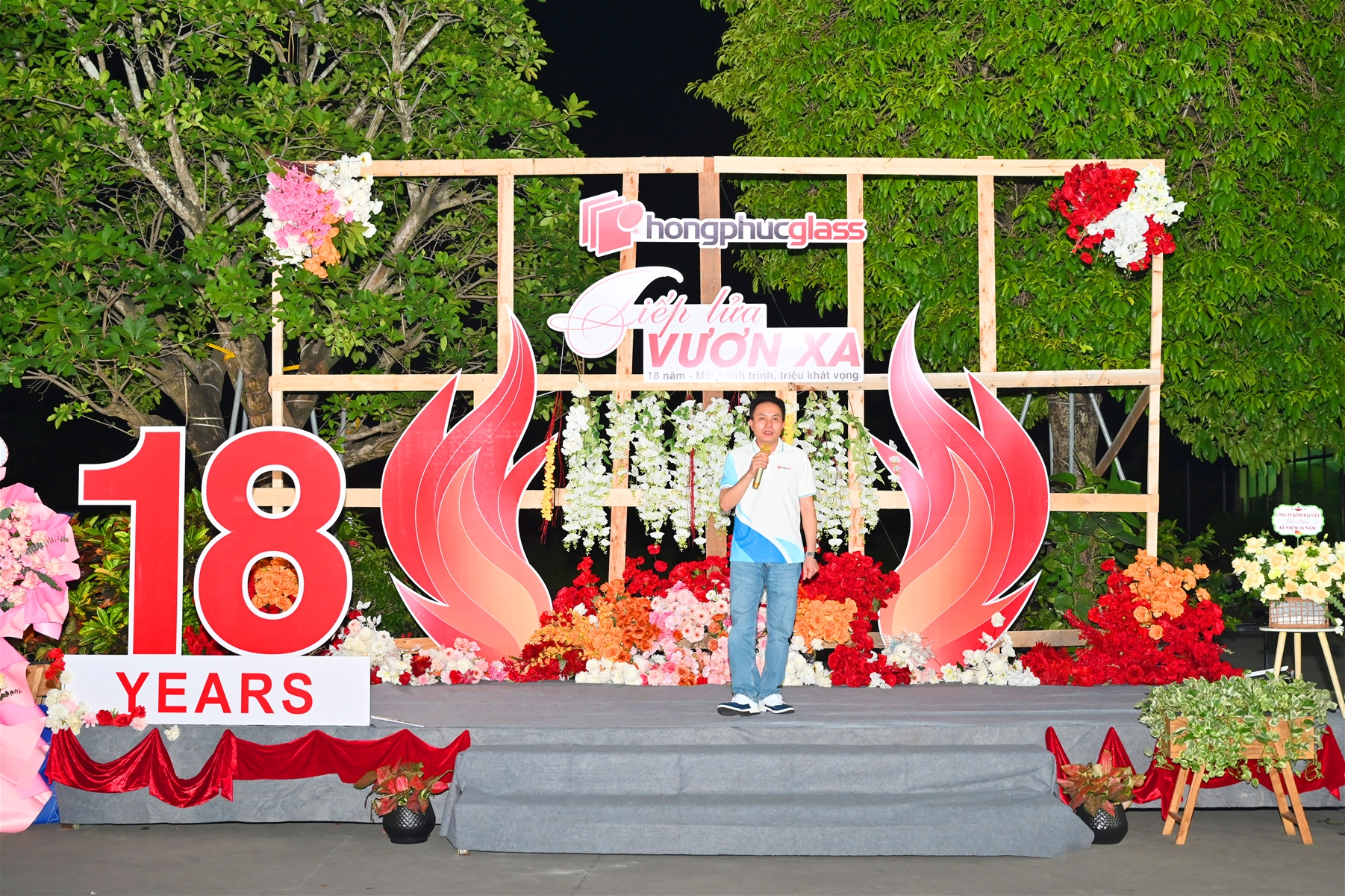 Công ty Kính Hồng Phúc