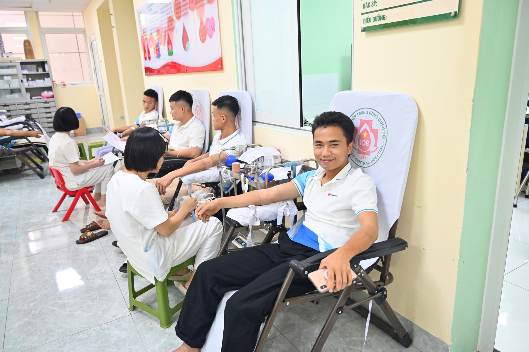 Hiến máu cứu người