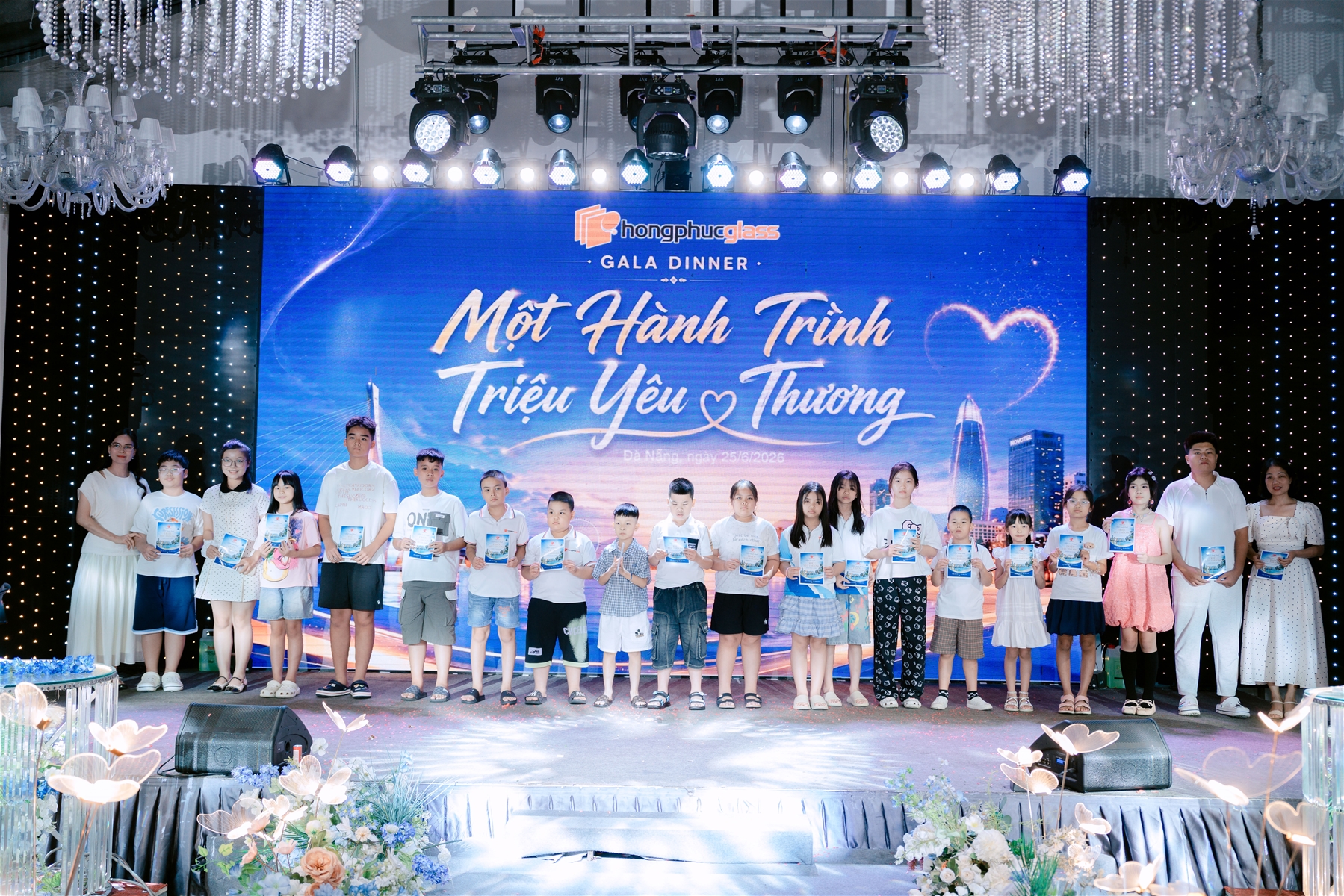 Kính an toàn Hồng Phúc