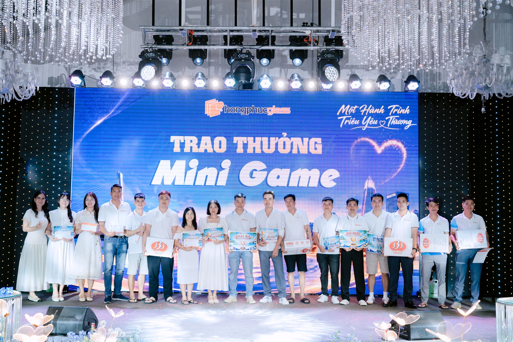 Kính an toàn Hồng Phúc